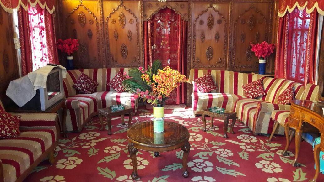 Srīnagar Houseboat Plato Excellence酒店 外观 照片