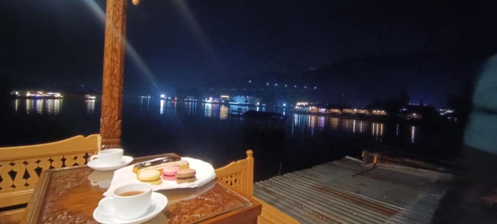 Srīnagar Houseboat Plato Excellence酒店 外观 照片