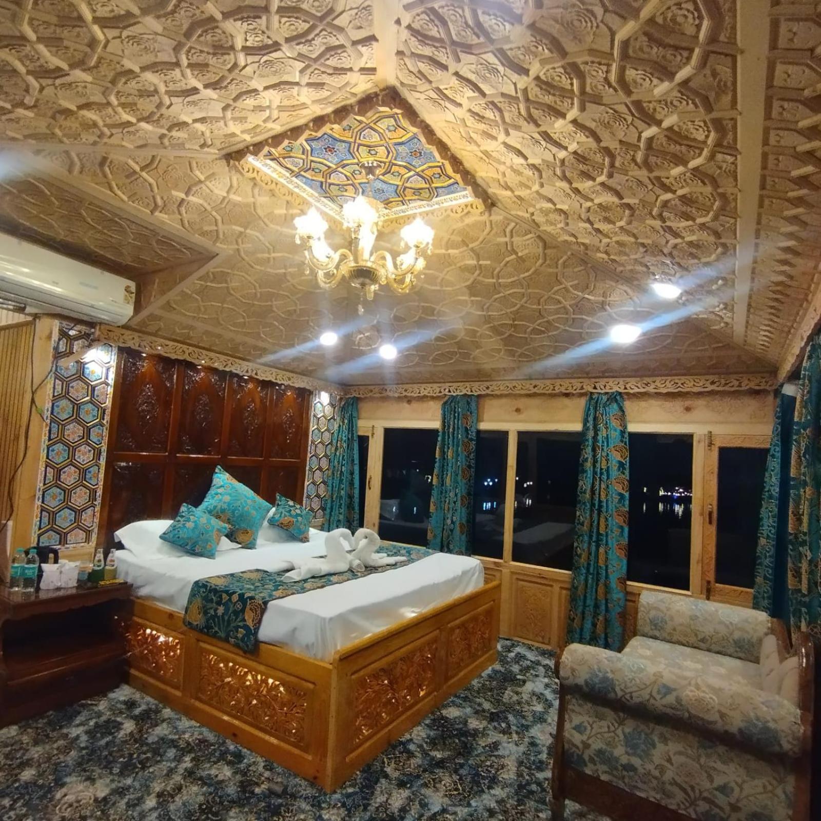 Srīnagar Houseboat Plato Excellence酒店 外观 照片