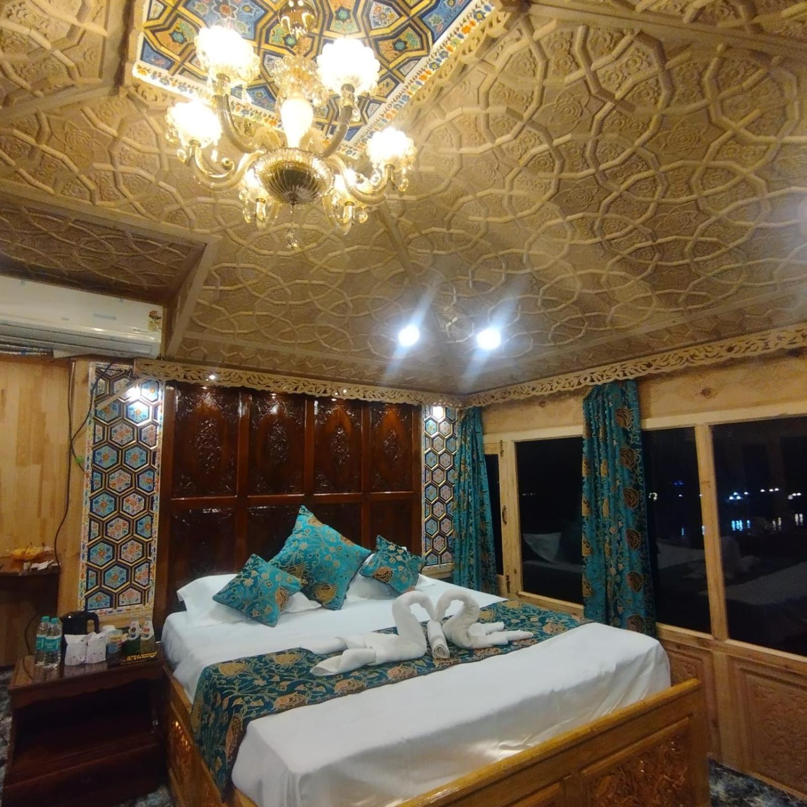 Srīnagar Houseboat Plato Excellence酒店 外观 照片